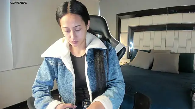 Adhara7 online show from 10/11/25, 08:21