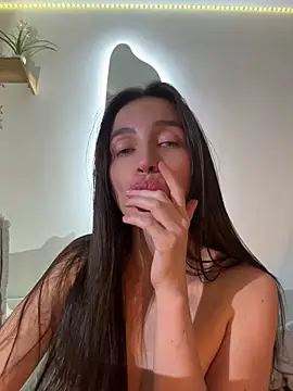 Snapshot of karinasantos_ chatting on 07/15/26, 02:40 karinasantos online show from 07/15/26, 02:40