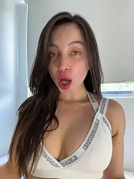 Snapshot of karinasantos_ chatting on 02/09/26, 05:11 karinasantos online show from 02/09/26, 05:11