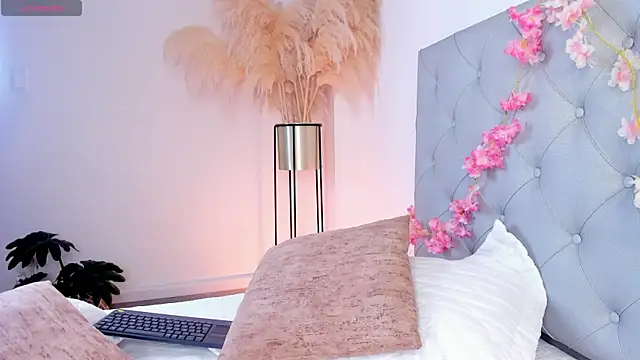 MartinnaGreco online show from 04/15/26, 08:20