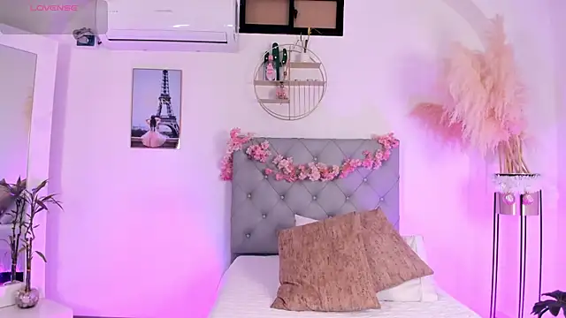 MartinnaGreco online show from 12/15/25, 08:36