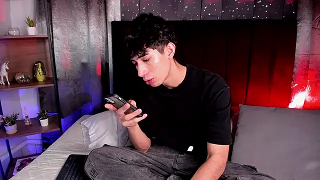 MartinnaGreco online show from 10/30/25, 05:32