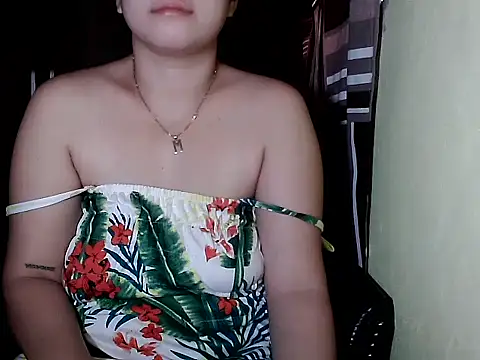 Snapshot of mimi15 chatting on 02/22/26, 11:06 mimi15 online show from 02/22/26, 11:06