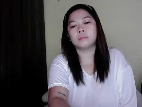 Snapshot of mimi15 chatting on 05/10/26, 11:17 mimi15 online show from 05/10/26, 11:17