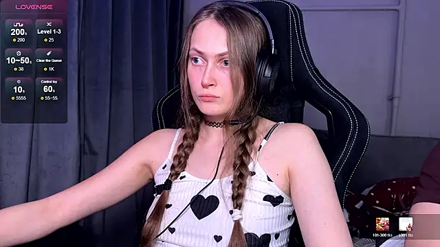 Snapshot of cutemilana_sexwife chatting on 02/04/26, 09:21 cutemilana sexwife online show from 02/04/26, 09:21