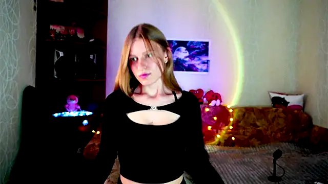 Snapshot of Luntryy chatting on 10/03/25, 10:28 Luntryy online show from 10/03/25, 10:28