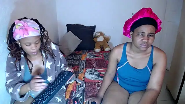 Snapshot of EbonyEssence chatting on 04/16/26, 12:39 EbonyEssence online show from 04/16/26, 12:39
