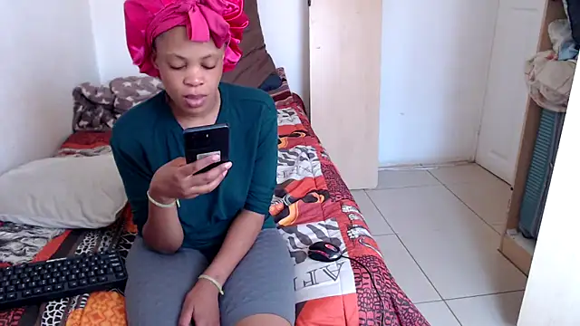 EssenceLovers online show from 09/22/25, 12:22