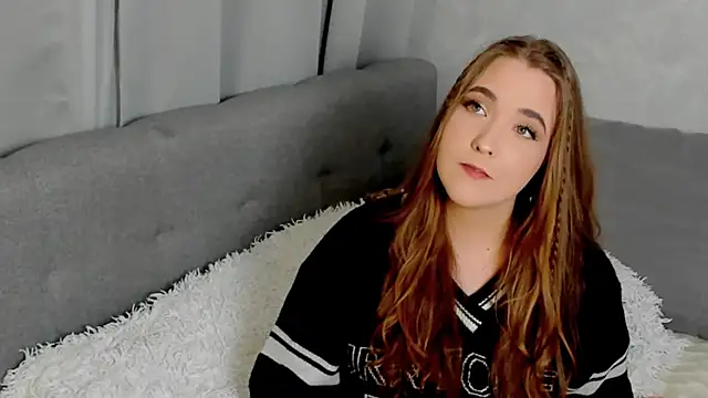 Snapshot of EiraWise chatting on 11/27/25, 09:59 EiraWise online show from 11/27/25, 09:59