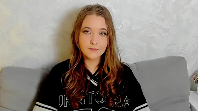 Snapshot of EiraWise chatting on 12/04/25, 02:49 EiraWise online show from 12/04/25, 02:49