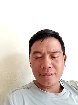 Snapshot of DungLuongg chatting on 10/27/25, 03:51 DungLuongg online show from 10/27/25, 03:51