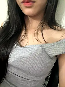 Snapshot of Desi_sara chatting on 10/18/25, 03:47 Desi sara online show from 10/18/25, 03:47