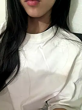 Snapshot of Desi_sara chatting on 10/14/25, 02:50 Desi sara online show from 10/14/25, 02:50