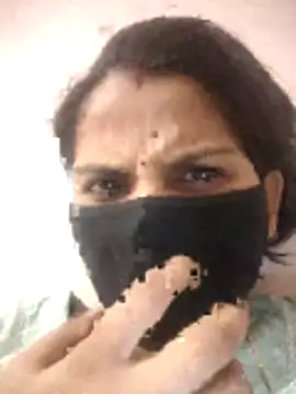 Snapshot of poojam93 chatting on 05/01/26, 04:23 poojam93 online show from 05/01/26, 04:23