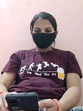 poojam93 online show from 12/17/25, 04:34