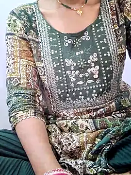 poojam93 online show from 10/16/25, 01:47