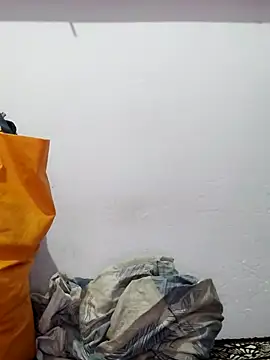 poojam93 online show from 10/28/25, 03:51