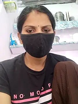 poojam93 online show from 11/18/25, 08:39