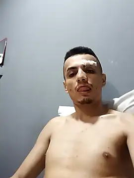 Snapshot of pitersonntt chatting on 11/07/25, 08:35 pitersonntt online show from 11/07/25, 08:35