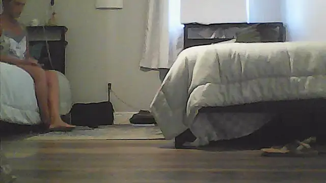 sarahkat86 online show from 04/22/26, 11:22