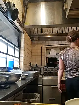sarahkat86 online show from 09/17/25, 05:15