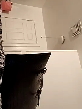 sarahkat86 online show from 02/14/26, 12:00