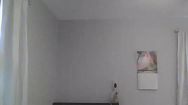 sarahkat86 online show from 04/12/26, 11:19