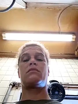 sarahkat86 online show from 10/20/25, 02:39