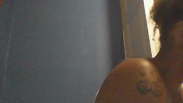 sarahkat86 online show from 10/29/25, 03:49