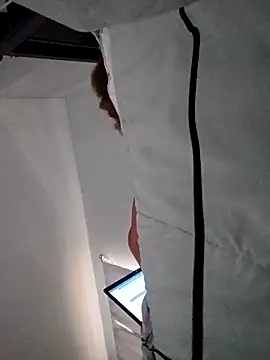 sarahkat86 online show from 05/06/26, 11:25