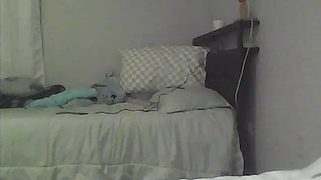 sarahkat86 online show from 05/05/26, 12:24
