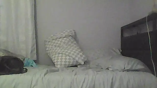 sarahkat86 online show from 04/13/26, 11:53