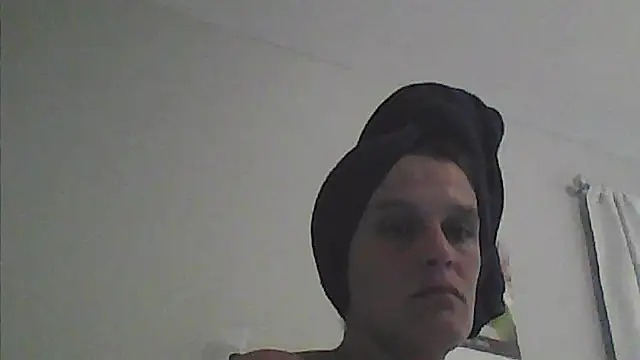 sarahkat86 online show from 04/19/26, 11:40