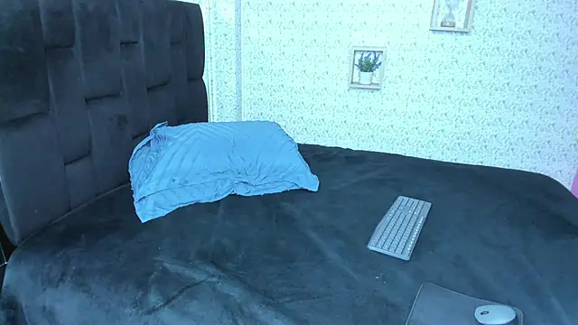 lisa logan online show from 10/26/25, 05:19