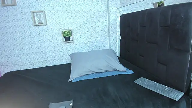 lisa logan online show from 02/25/26, 04:34