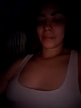 Snapshot of CristalHeart_ chatting on 11/22/25, 03:38 CristalHeart online show from 11/22/25, 03:38