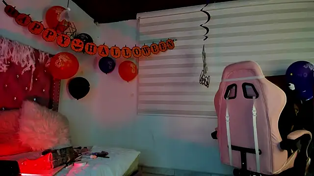 Jade rey  online show from 10/24/25, 03:16