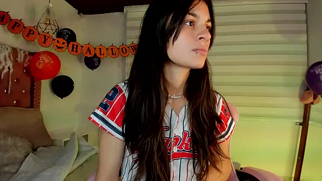 Jade rey  online show from 10/28/25, 03:51