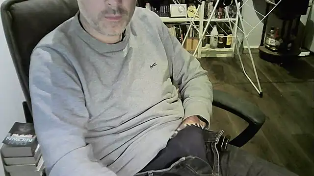 Chrisprngr online show from 05/17/26, 09:37