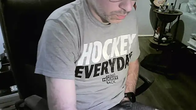 Chrisprngr online show from 10/24/25, 09:08