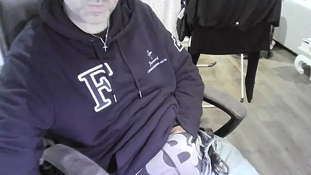 Chrisprngr online show from 10/05/25, 03:14