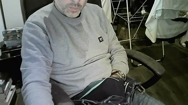 Chrisprngr online show from 11/28/25, 03:34