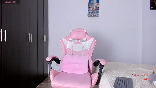 kendal hot01 online show from 03/12/26, 07:07