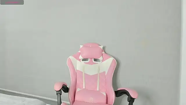 kendal hot01 online show from 11/20/25, 12:06