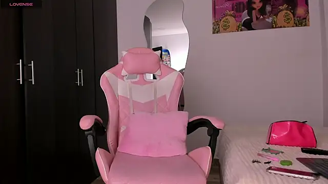 kendal hot01 online show from 04/09/26, 07:53