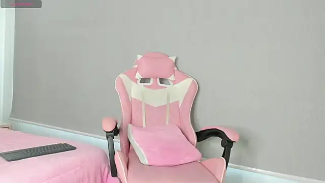 kendal hot01 online show from 11/07/25, 12:53