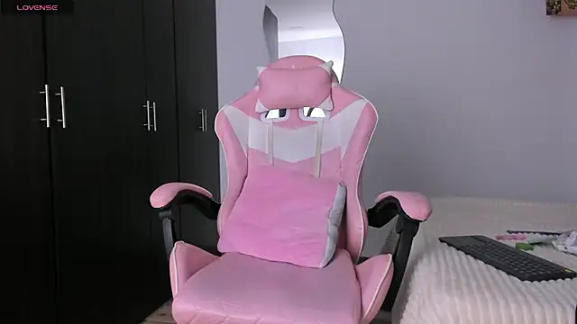 kendal hot01 online show from 04/07/26, 07:04