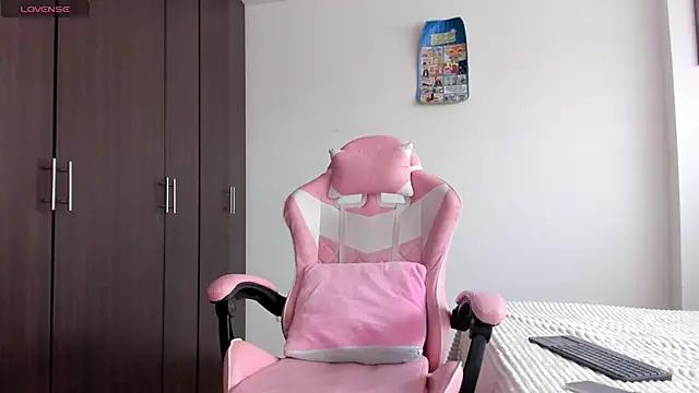 kendal hot01 online show from 03/18/26, 04:41