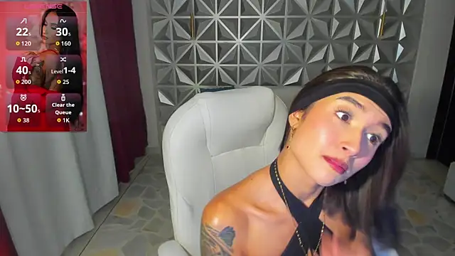 Snapshot of hellen_tease chatting on 07/07/26, 12:42 hellen tease online show from 07/07/26, 12:42