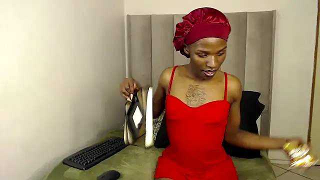 Trans fairy online show from 11/21/25, 06:40